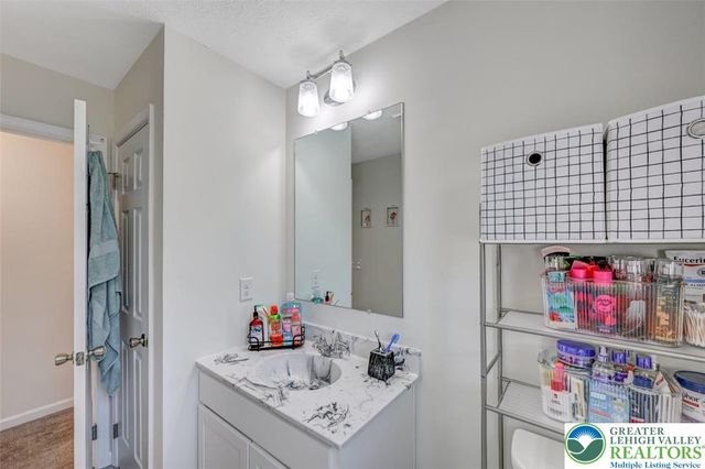 235 Jackie Court, Price Twp, PA 18302