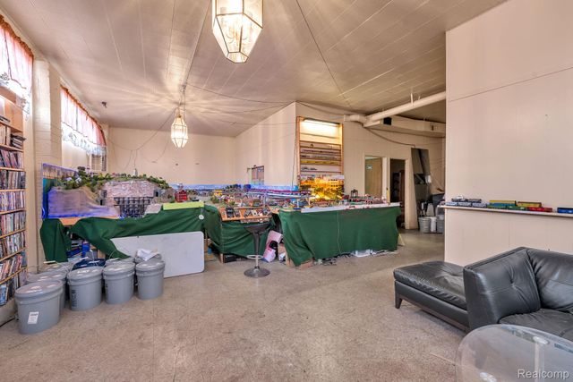 13200 Fenkell Street, Detroit, MI 48227