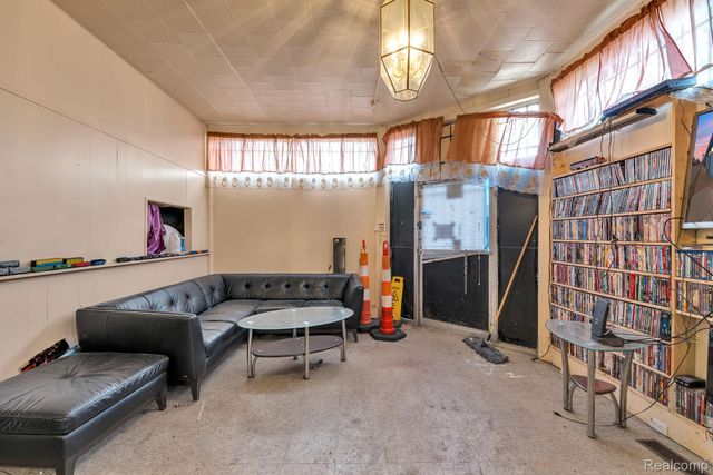 13200 Fenkell Street, Detroit, MI 48227