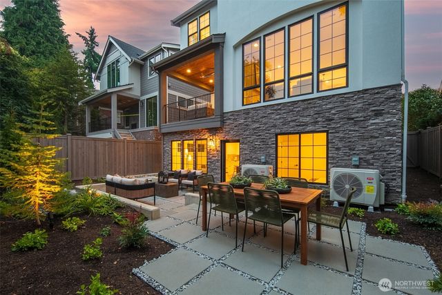 210 35th Avenue E, Seattle, WA 98112