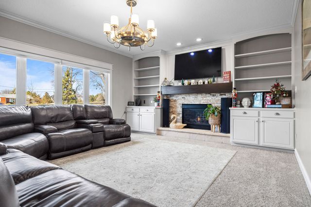 206 59th Court, West Des Moines, IA 50266