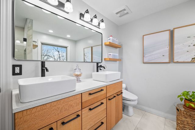 206 59th Court, West Des Moines, IA 50266