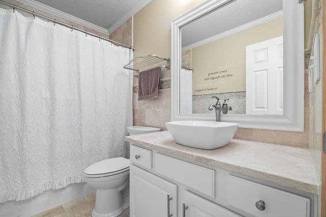 206 59th Court, West Des Moines, IA 50266