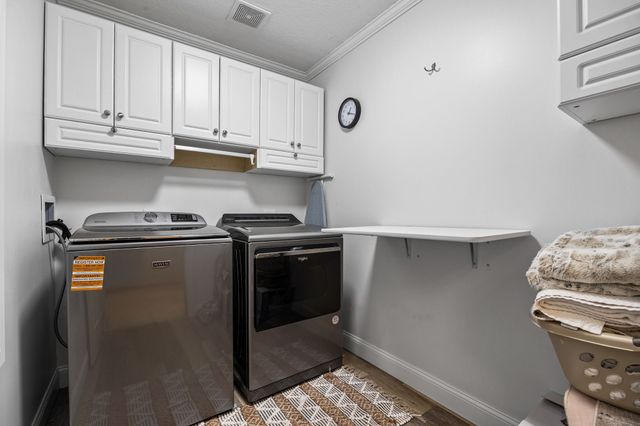 206 59th Court, West Des Moines, IA 50266