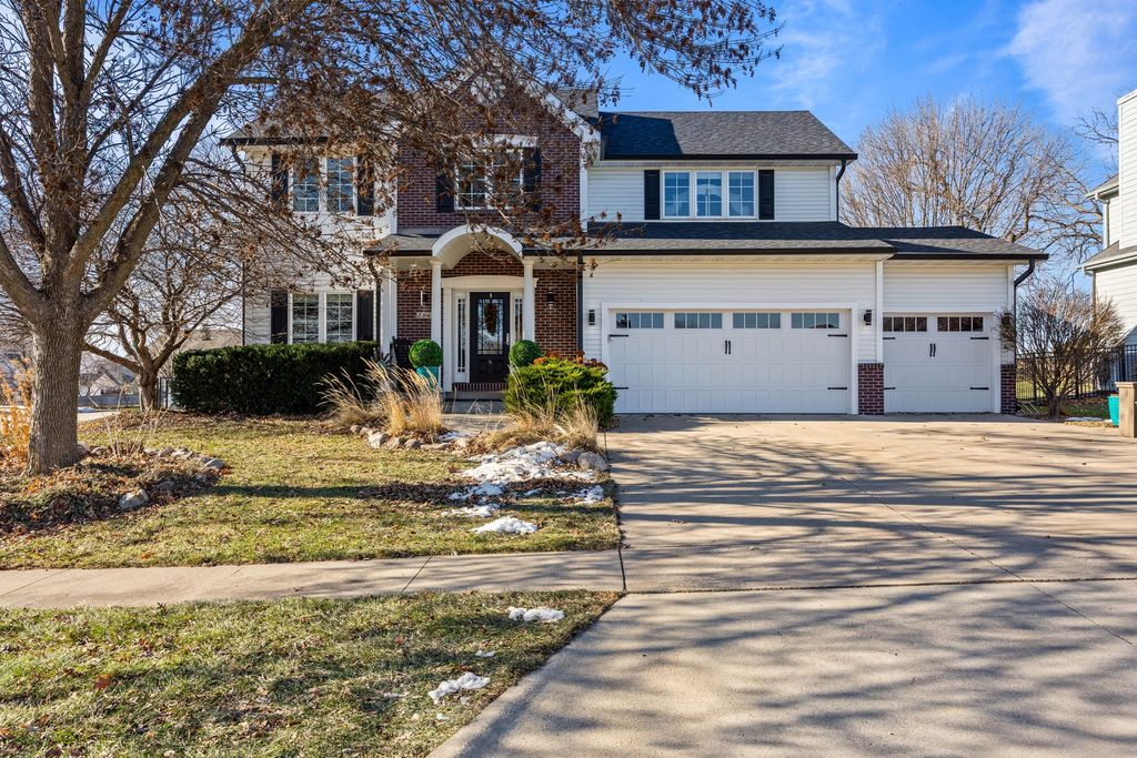 206 59th Court, West Des Moines, IA 50266