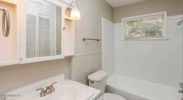 3301 Suncrest Drive, Jackson, MS 39212