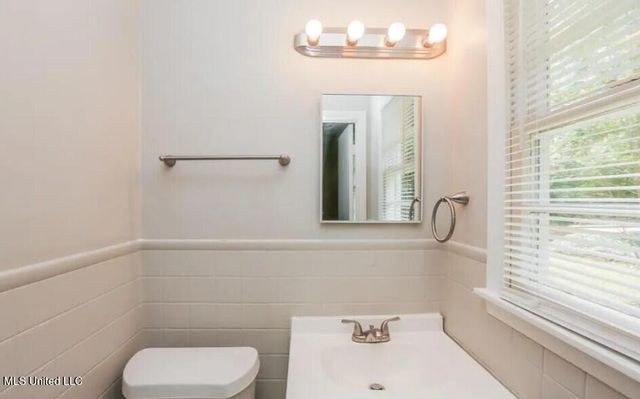 3301 Suncrest Drive, Jackson, MS 39212