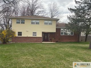 2 Ventnor Drive, Edison, NJ 08820