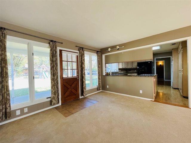 5000 Barbara Road, River Oaks, TX 76114