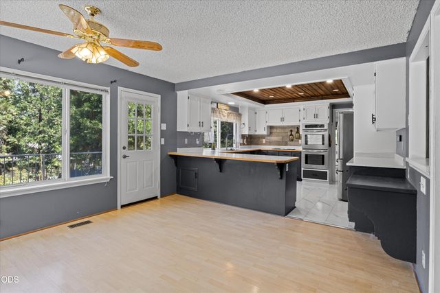 287 Surrey Drive, Grants Pass, OR 97526