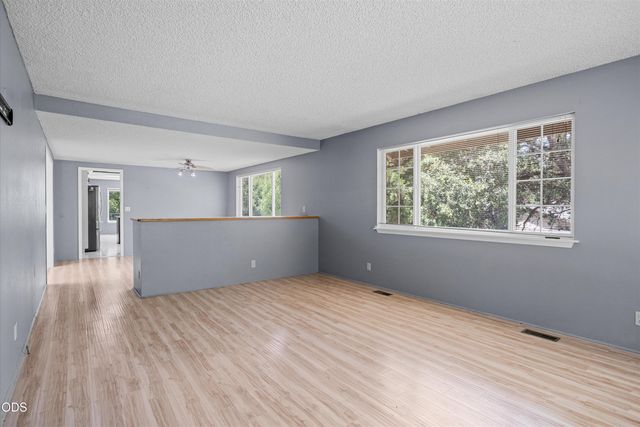 287 Surrey Drive, Grants Pass, OR 97526