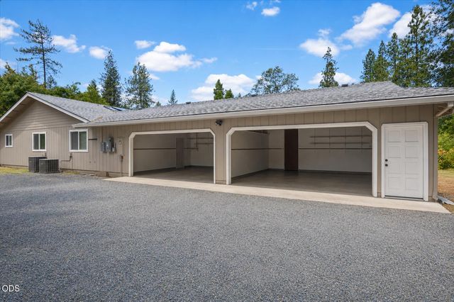 287 Surrey Drive, Grants Pass, OR 97526