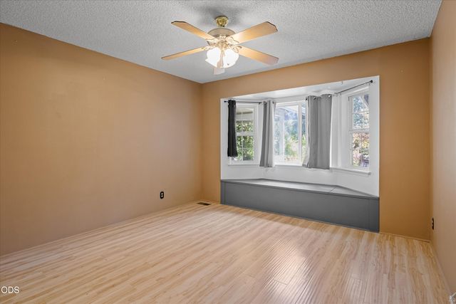 287 Surrey Drive, Grants Pass, OR 97526