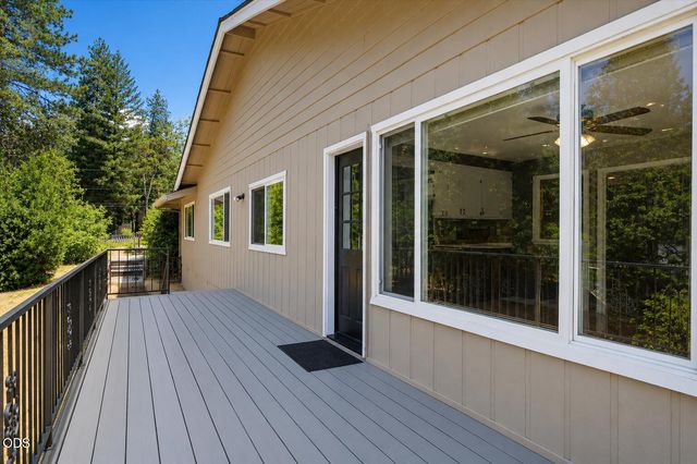 287 Surrey Drive, Grants Pass, OR 97526