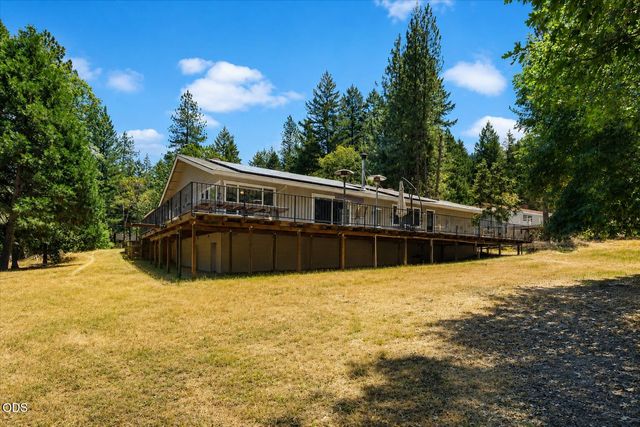 287 Surrey Drive, Grants Pass, OR 97526