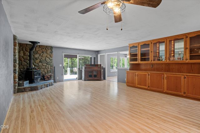 287 Surrey Drive, Grants Pass, OR 97526