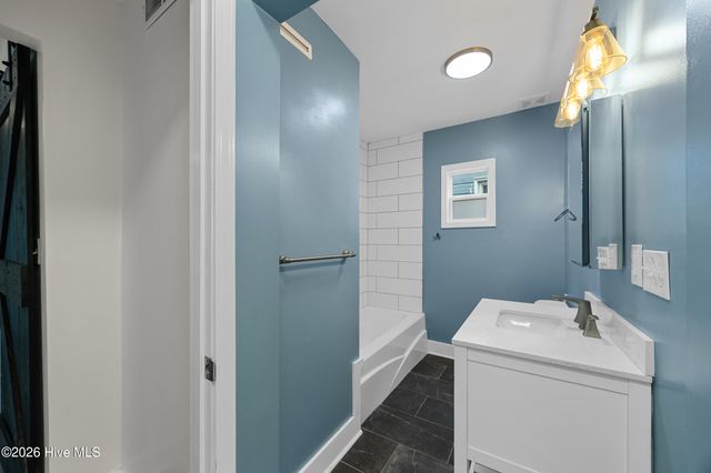 2105 Barnett Avenue, Wilmington, NC 28403