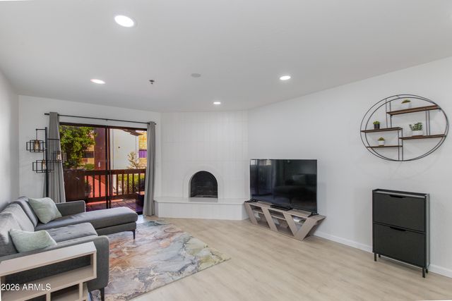 3031 N CIVIC CENTER Plaza 218, Scottsdale, AZ 85251