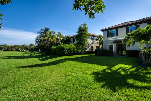 5323 SANTA MARIA Avenue, Boynton Beach, FL 33436