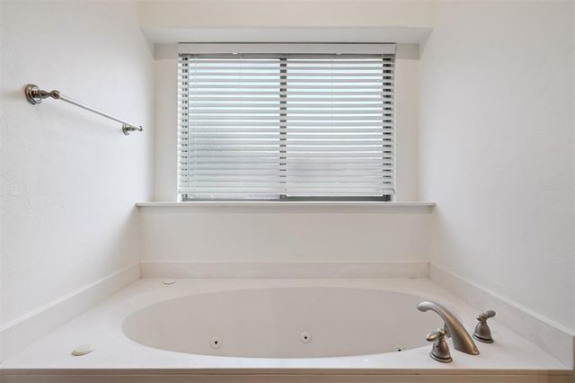 8828 NW 121st Street, Oklahoma City, OK 73162