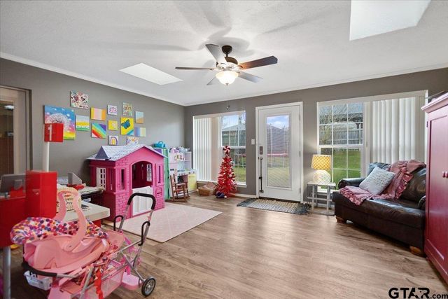 1606 Timothy St, Henderson, TX 75654