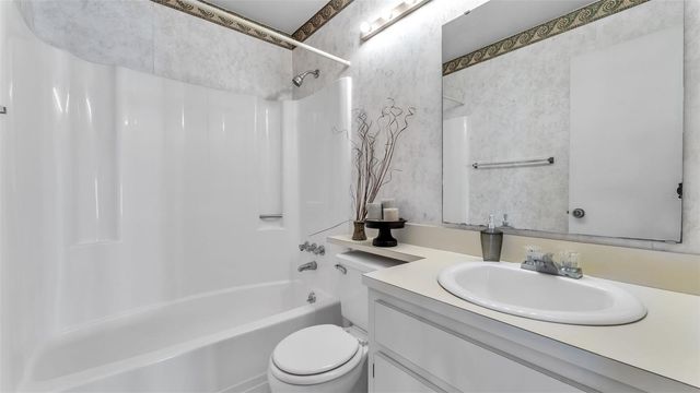 908 WHISPER LAKE DRIVE, Winter Haven, FL 33880