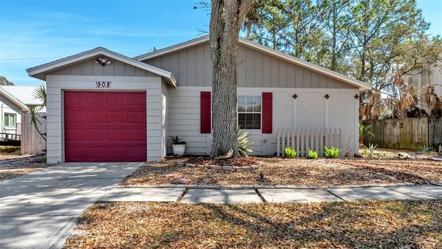 908 WHISPER LAKE DRIVE, Winter Haven, FL 33880