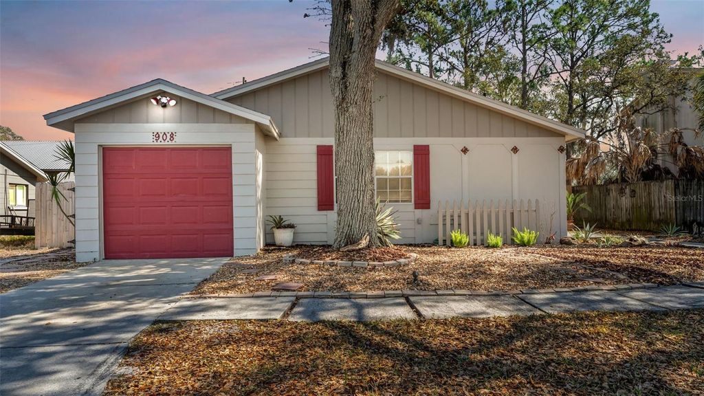 908 WHISPER LAKE DRIVE, Winter Haven, FL 33880