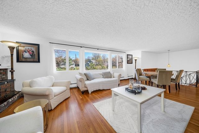14 October Ln, Weston, MA 02493