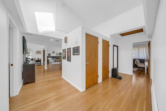 14 October Ln, Weston, MA 02493