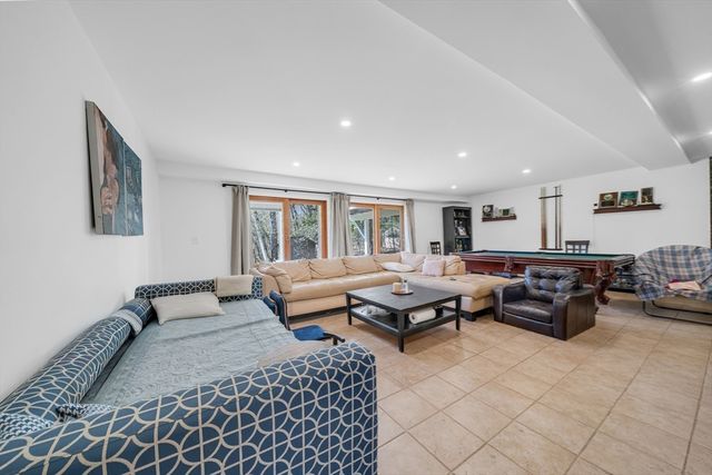 14 October Ln, Weston, MA 02493