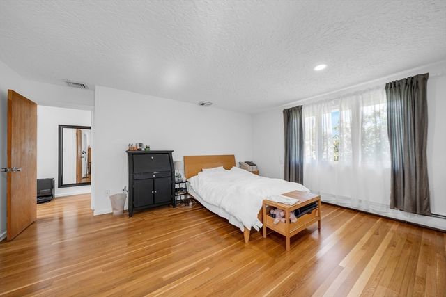 14 October Ln, Weston, MA 02493