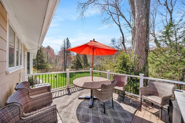 14 October Ln, Weston, MA 02493