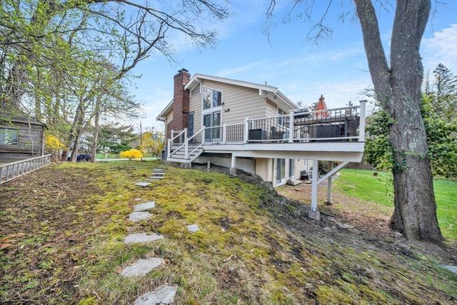 14 October Ln, Weston, MA 02493