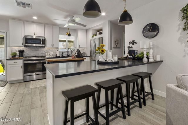 2301 E WHITTON Avenue, Phoenix, AZ 85016