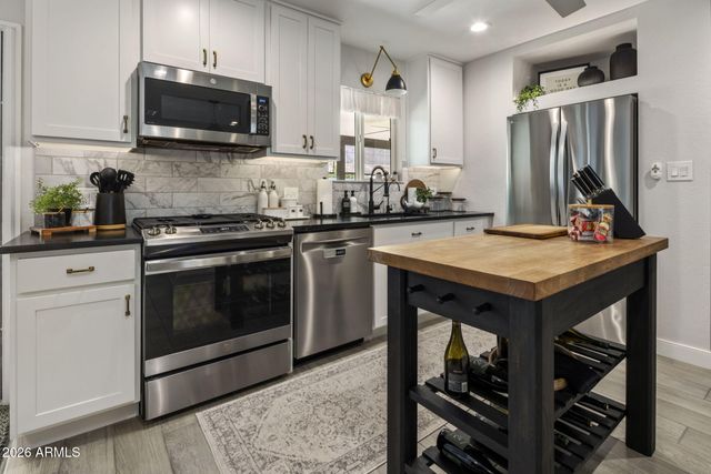2301 E WHITTON Avenue, Phoenix, AZ 85016