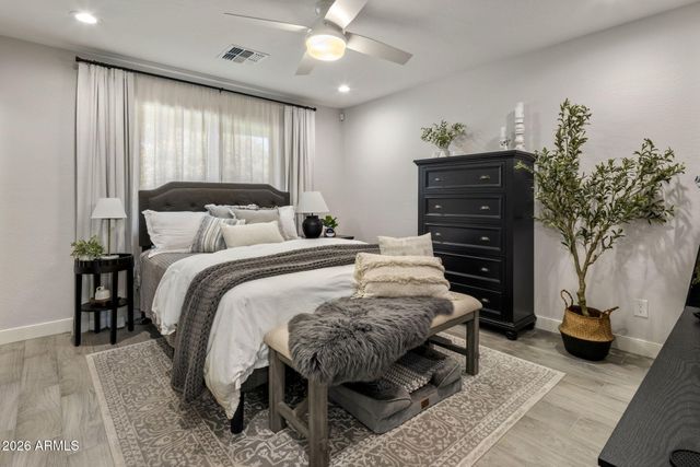 2301 E WHITTON Avenue, Phoenix, AZ 85016