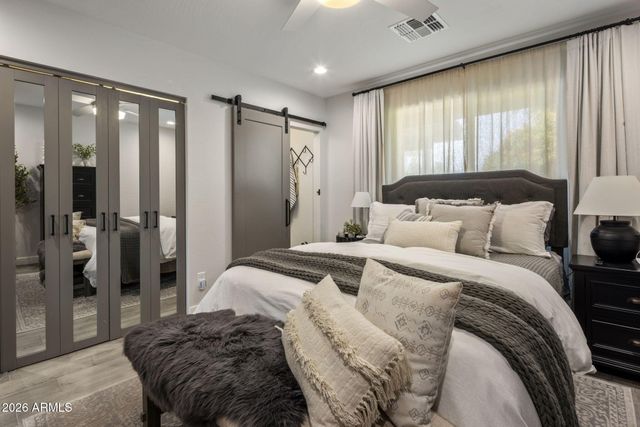 2301 E WHITTON Avenue, Phoenix, AZ 85016