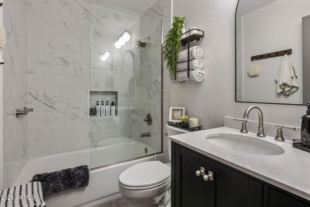 2301 E WHITTON Avenue, Phoenix, AZ 85016