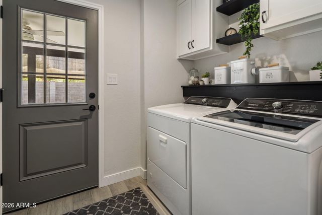 2301 E WHITTON Avenue, Phoenix, AZ 85016