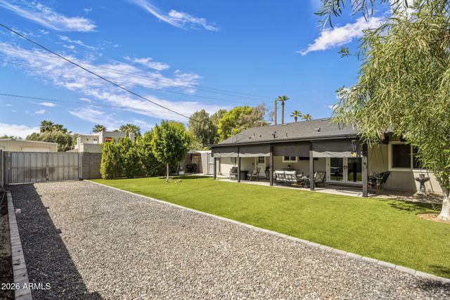 2301 E WHITTON Avenue, Phoenix, AZ 85016