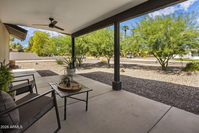 2301 E WHITTON Avenue, Phoenix, AZ 85016