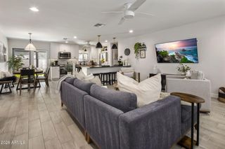 2301 E WHITTON Avenue, Phoenix, AZ 85016