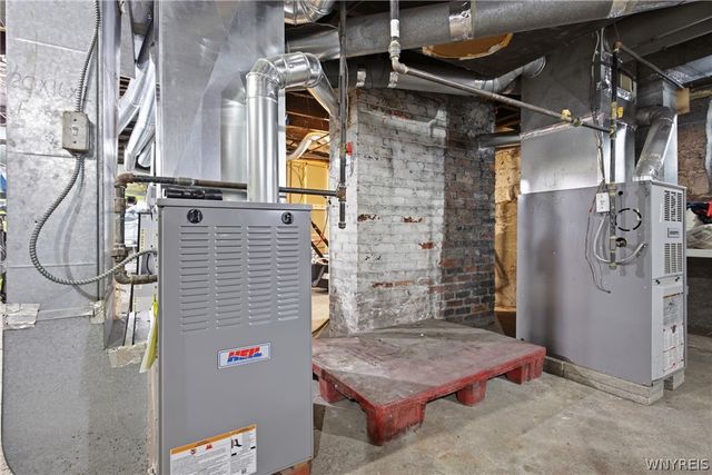 42 Mineral Spring Road, Buffalo, NY 14210