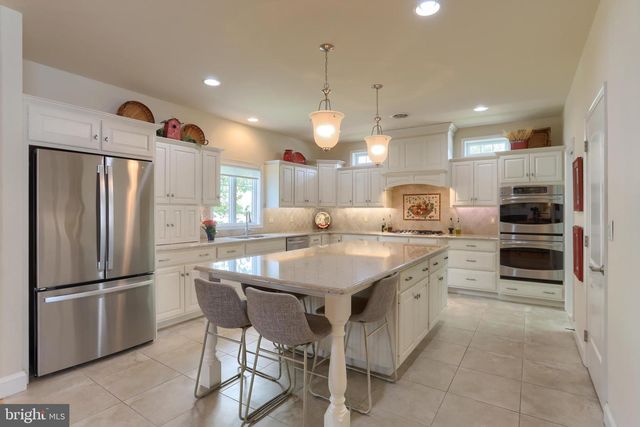 1012 BRANDYWINE DR, Lebanon, PA 17042