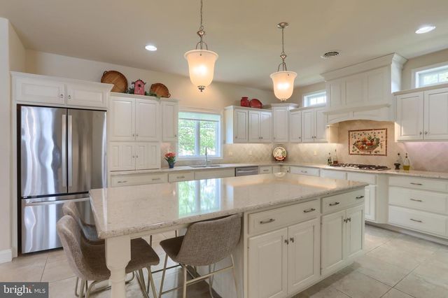 1012 BRANDYWINE DR, Lebanon, PA 17042
