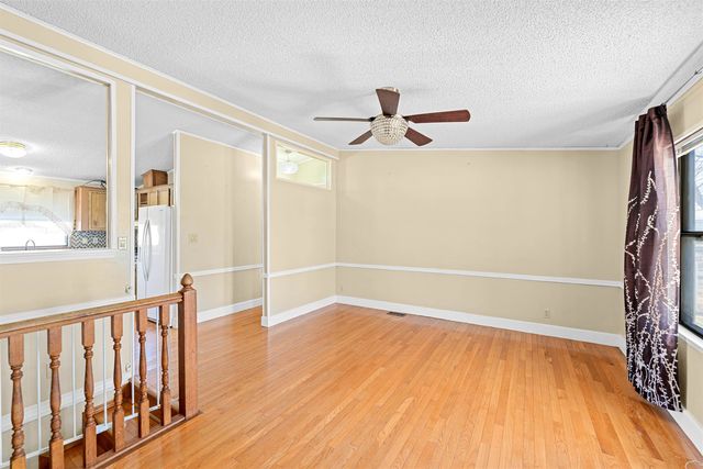 416 Saturn Ave, Salina, KS 67401