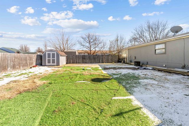 416 Saturn Ave, Salina, KS 67401
