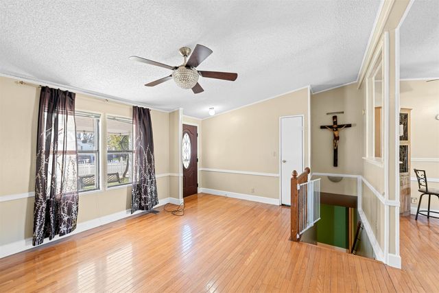 416 Saturn Ave, Salina, KS 67401