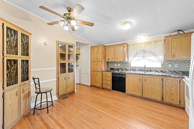 416 Saturn Ave, Salina, KS 67401